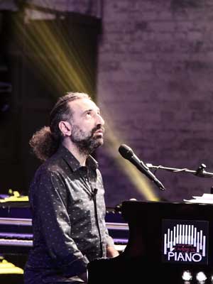 Stefano Bollani al pianoforte