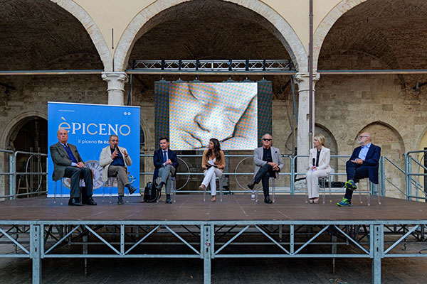 Conferenza nel Chiostro di San Francesco