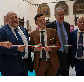 L'Arte del Vino all'Arengo: Il sindaco Fioravanti che taglia il nastro all'apertura della manifestazione insieme all'Assessore regionale Antonini 