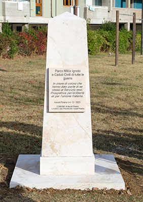 Monumento al milite ignoto in Largo delle Camelie