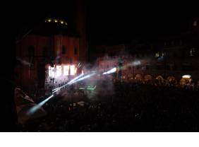 Comunicato stampa -  Torna "La notte, il circo e la luna", artisti di strada da tutto il mondo per illuminare la serata di domenica 10 agosto