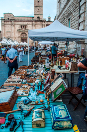 Mercatino antiquariato Piazza Arringo