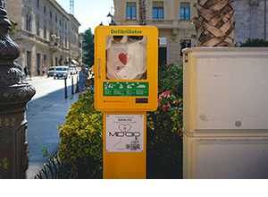 Nuovo defibrillatore in Piazza Roma