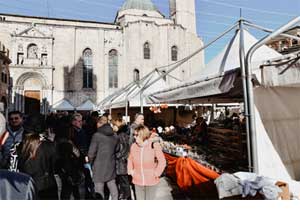 Immagine del mercatino - Bancarelle