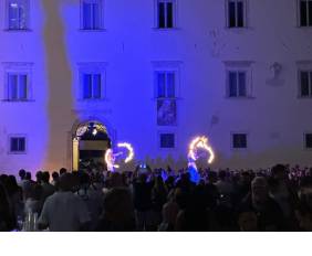 Comunicato stampa -  Torna "La notte, il circo e la luna", artisti di strada da tutto il mondo per illuminare la serata di domenica 10 agosto
