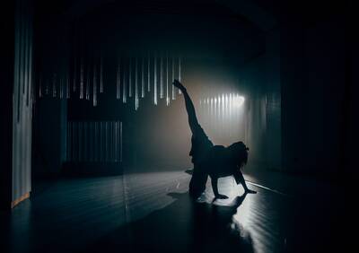Ad Ascoli arriva "Smoke and Mirrors": il 15 novembre al Filarmonici lo spettacolo di danza contemporanea e musica dal vivo della compagnia praghese 420People