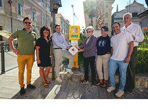 Nuovo defibrillatore in Piazza Roma