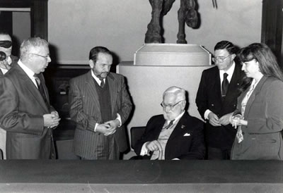 Il Professore Albert Sabin in visita al Palazzo Comunale, Sala della Vittoria - 20 ottobre 1992