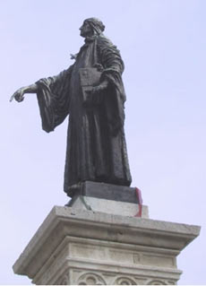 Statua di Cecco d'Ascoli posta in centro città