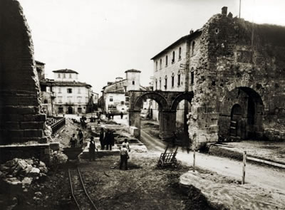 Porta Romana, demolizione porta ottocentesca - anno 1929
