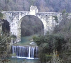 II ponte romano sul torrente Castellano