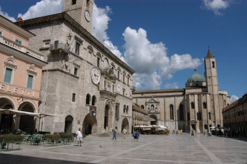 Palazzo dei Capitani in Piazza del Popolo