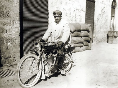 Medico condotto Dr.Armandi sulla moto Ferrera - anno 1912