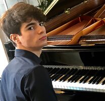 Pianista Elia Cecino
