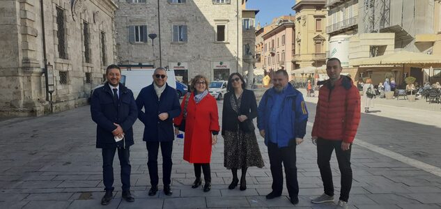 Gli ospiti ucraini con il segretario generale, il dottor Vincenzo Pecoraro, e il dirigente del Settore "Promozione e Marketing Territoriale, Personale e Innovazione", il dottor Loris Scognamiglio