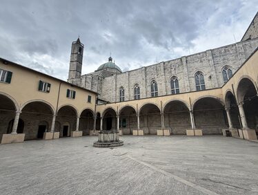 Chiostro Maggiore di San Francesco - Foto 1